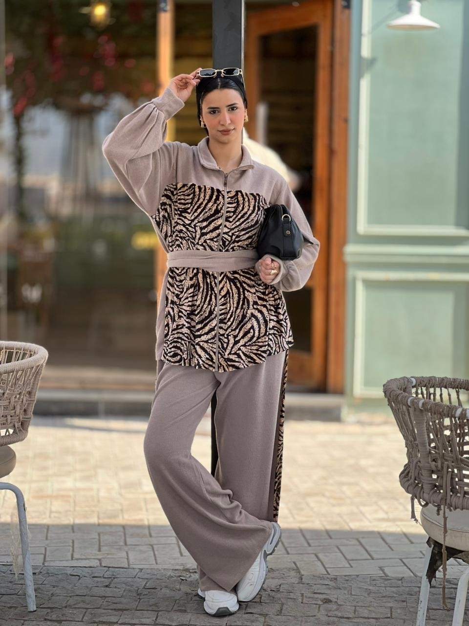 سوت تايجر مميزه — LUX-SU-003